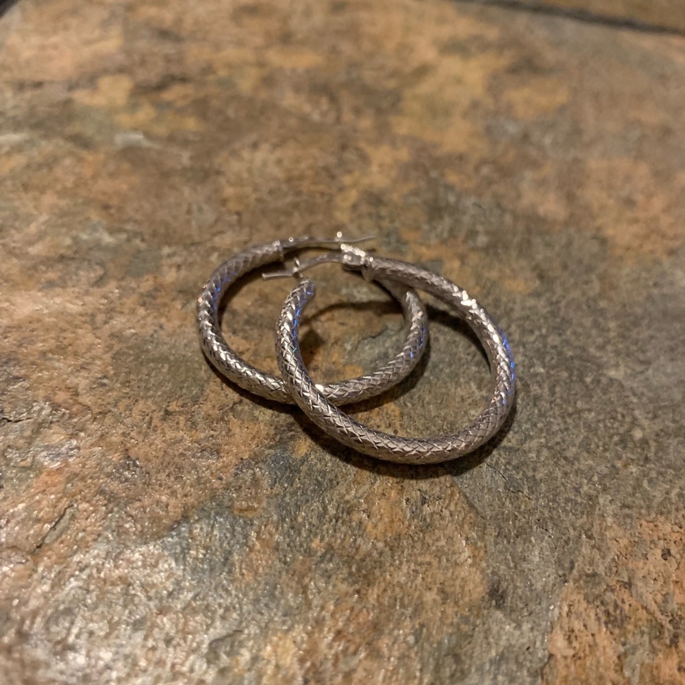 BEAUTIFUL 925 SS NEW Hoop Earrings!